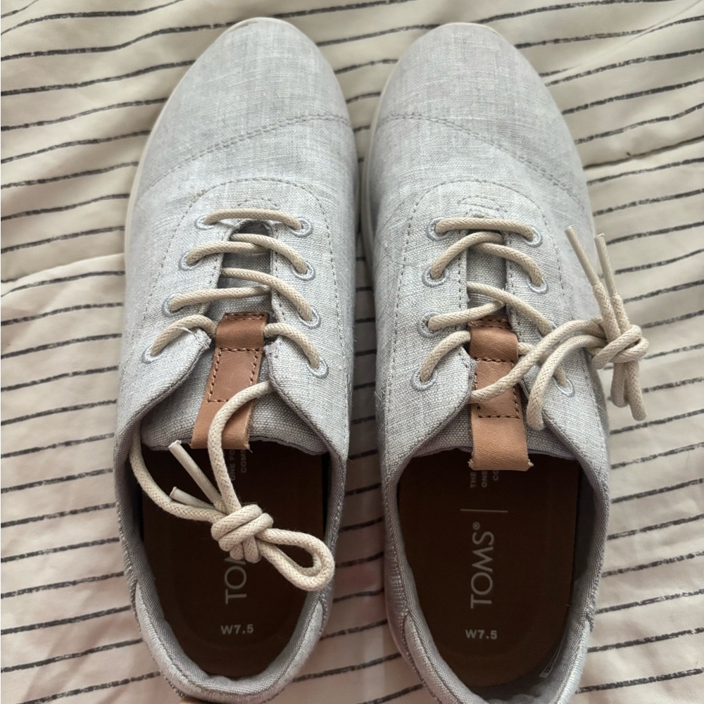 TOMS Light Gray Lace-Up Shoes